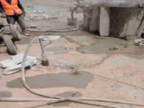 平陆水泥混凝土路面板底注浆技术 路面脱空注浆整治方案